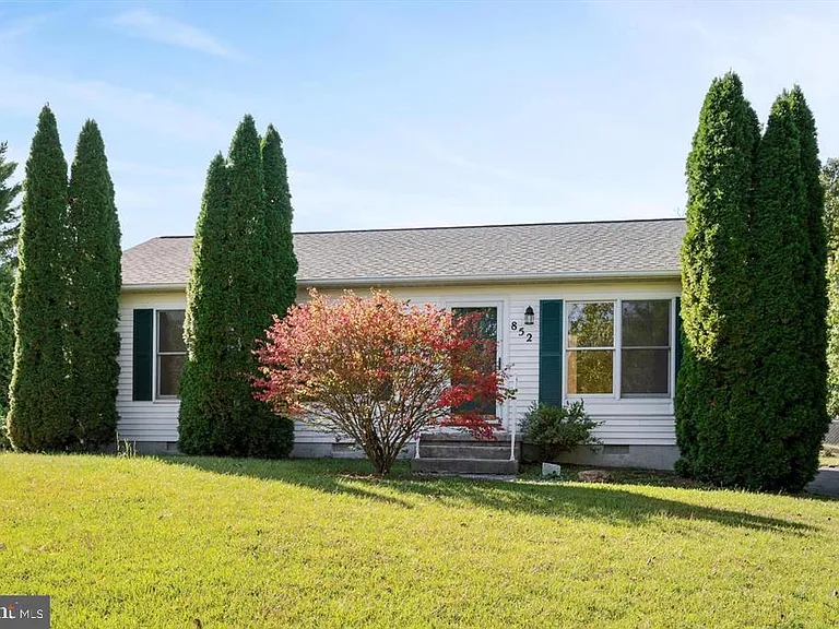 852 Morgan Pl — Photo 1