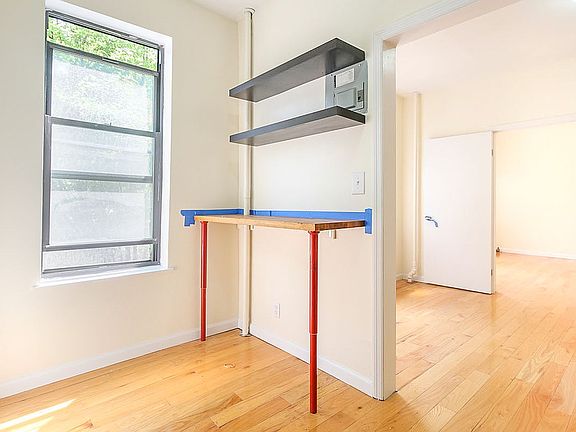 3rd image of 244 Roebling St APT 2