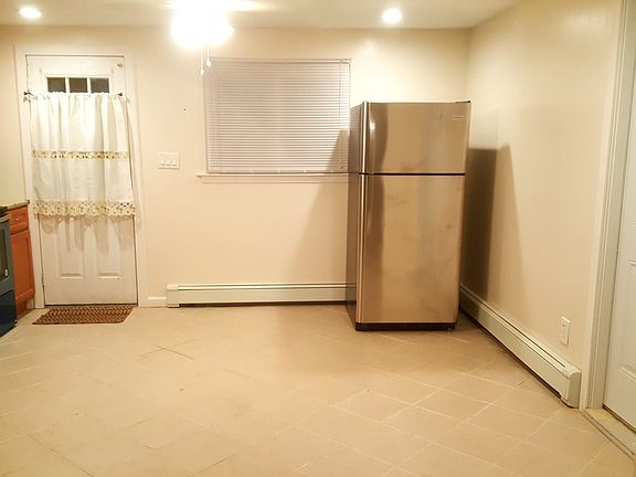 Apt 1 kitchen