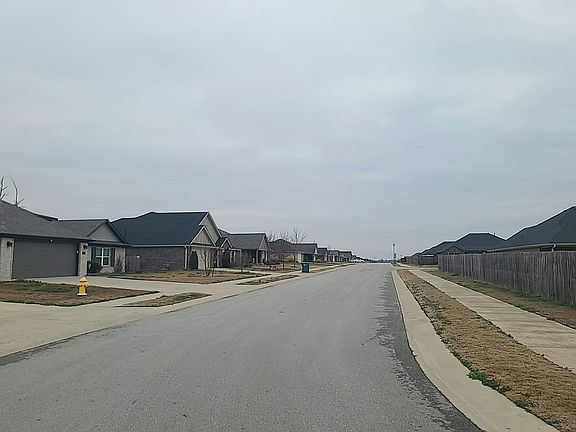 4th image of 997 Hampton St