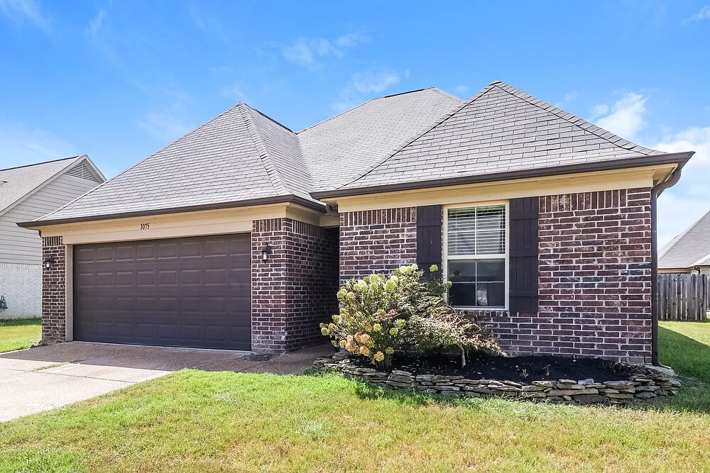 4 bed, 2.0 bath, 1700 sqft, $2,020 — Photo 3