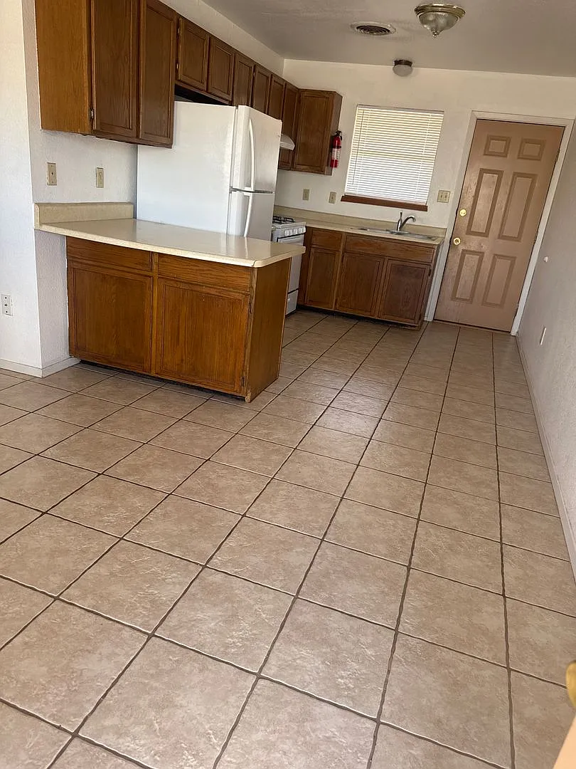 2 Bedroom, 1 Bath - Very Low Maintenance & pet friendly — Photo 1