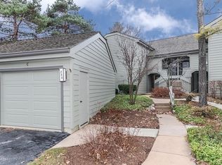 280 Oak Hill Rd APT C, Lake Barrington, IL 60010