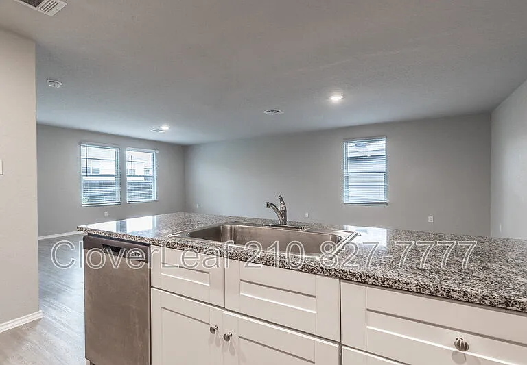2815 Rosefinch — Photo 14
