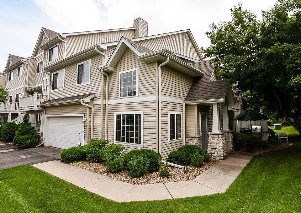1st image of 556 Willoughby Way W