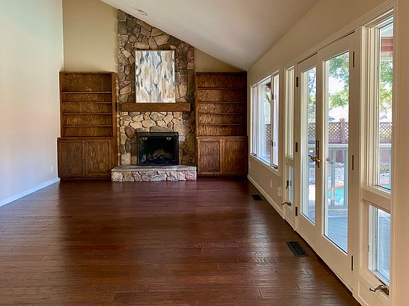 5th image of 3050 Deer Meadow Dr