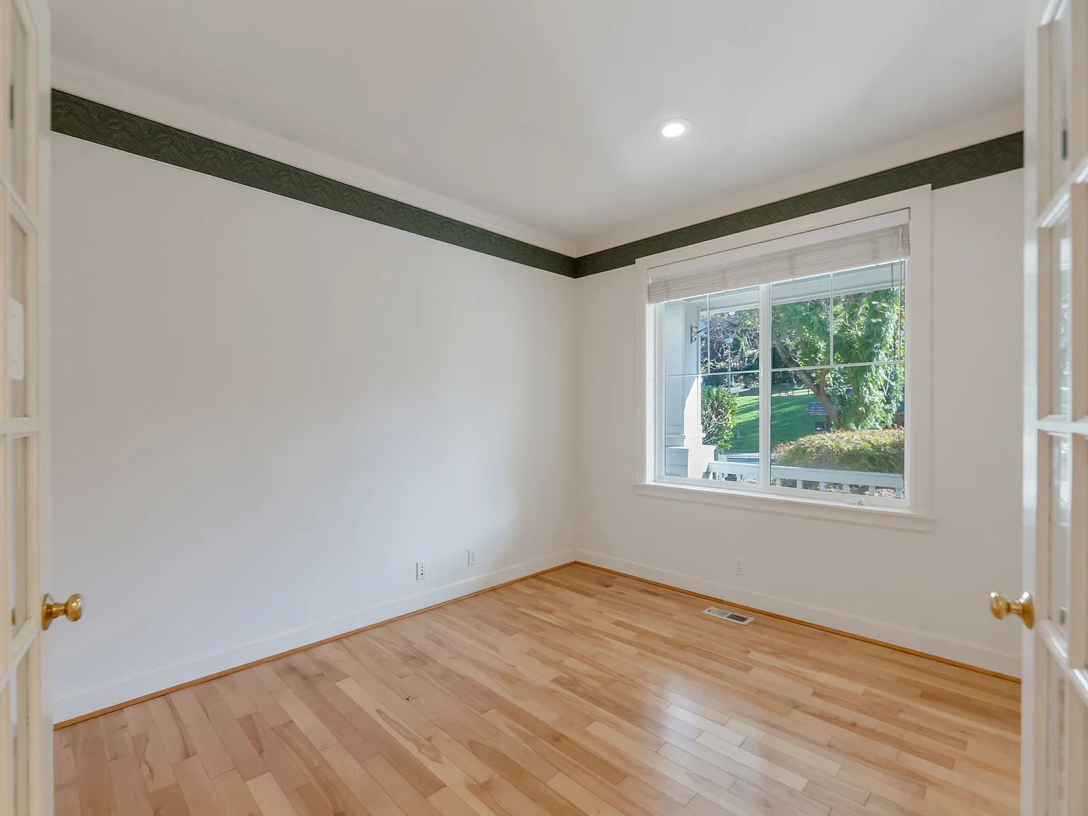 6 bed, 3.5 bath, 3580 sqft, $4,295 — Photo 2