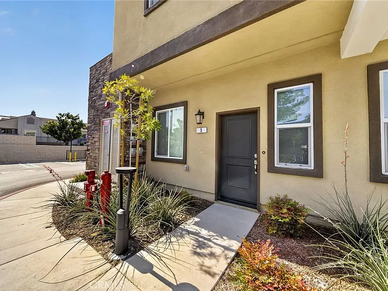 2410 E Agave St #9 — Photo 30