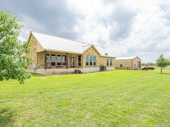 5th image of 386 COUNTY ROAD 427