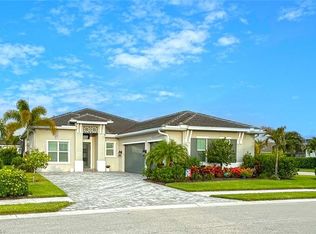 8986 Redonda Dr, Naples, FL 34114