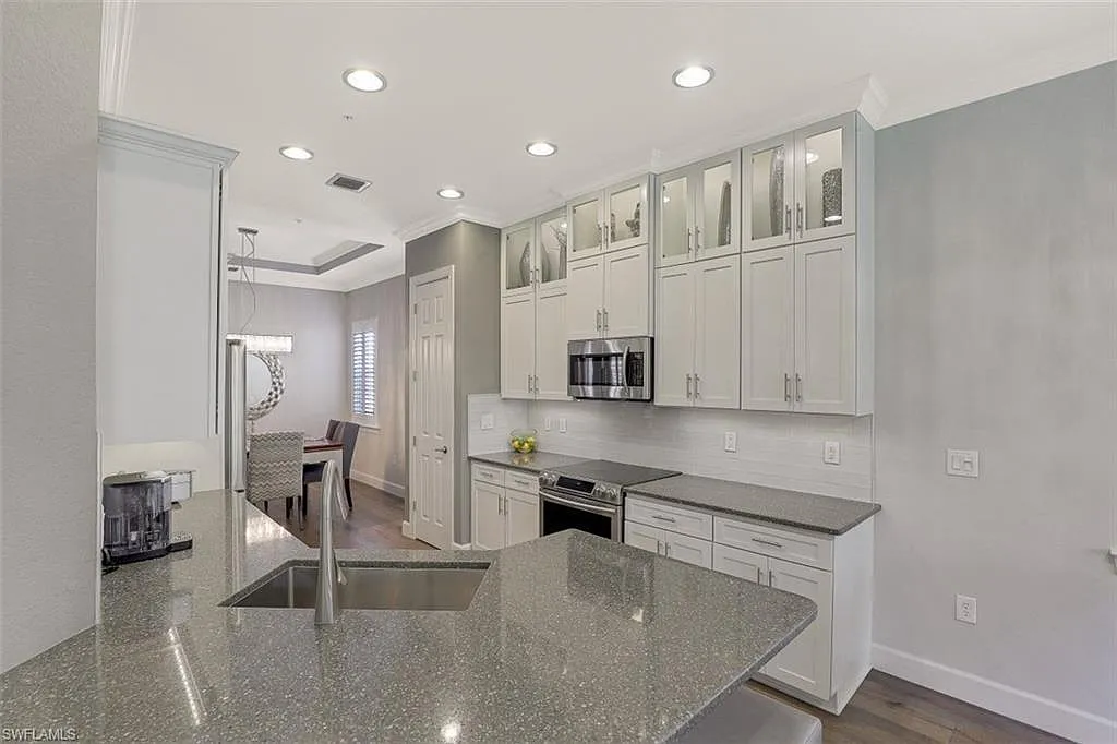 4 bed, 2.5 bath, 2297 sqft, $4,995 — Photo 4