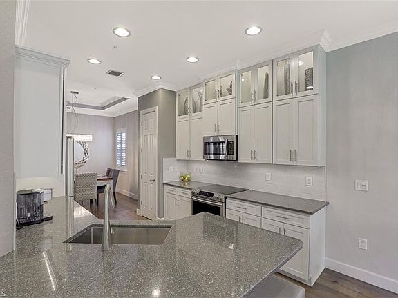 Kitchen has all the items needed to cook or bake your favorite dishes.