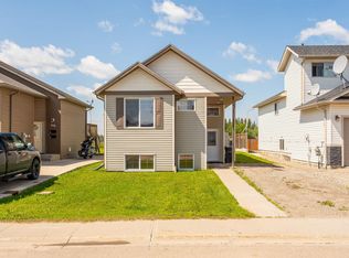208 26th St, Cold Lake, AB T9M0E3