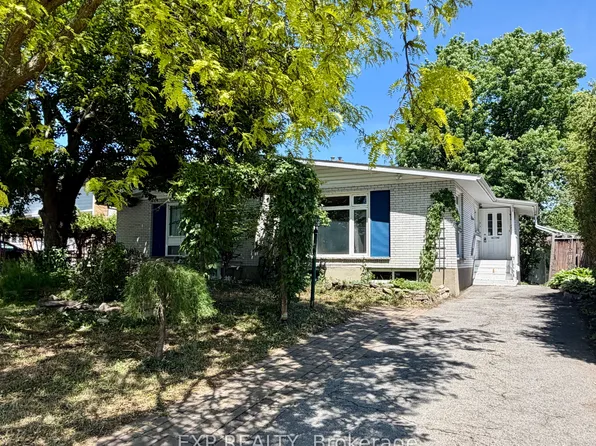 21 Southview Cres, Ottawa, ON K2E 5R4