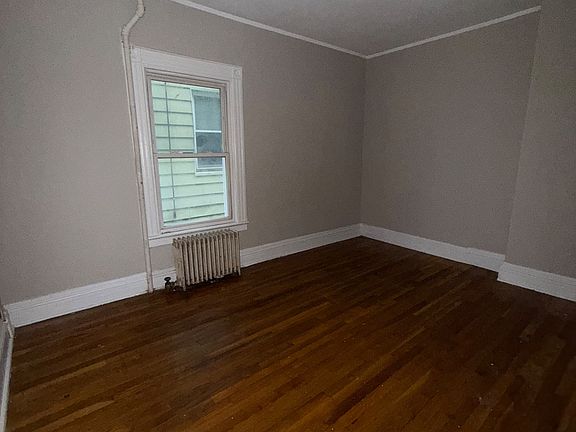 5th image of 486 Lakeside Ave #B1