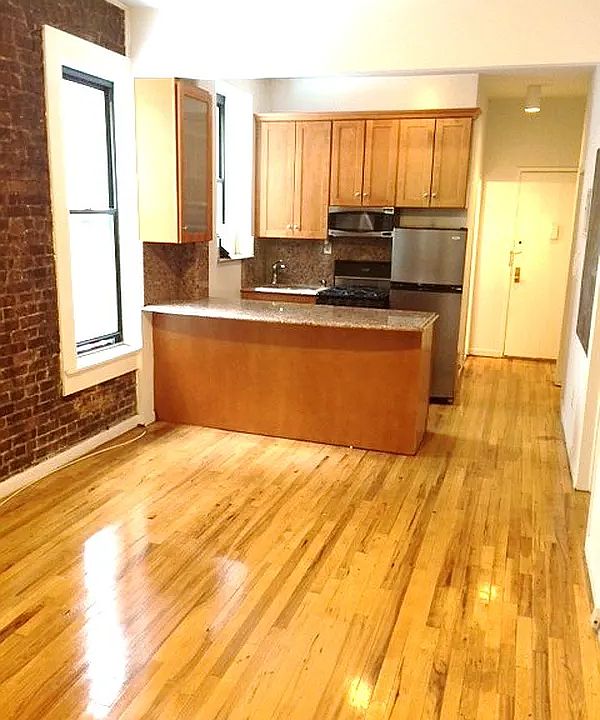 1st image of 365 W 50th St APT 1R