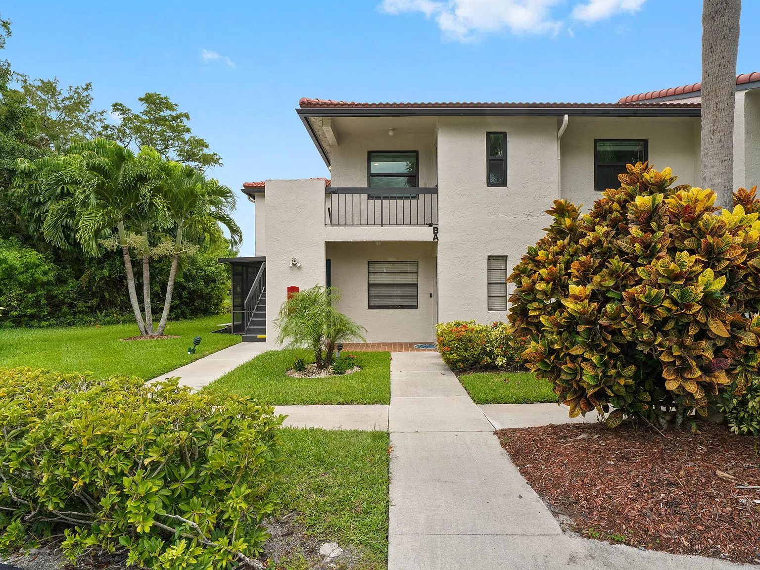 3 bed, 2.0 bath, 1411 sqft, $3,475 — Photo 3