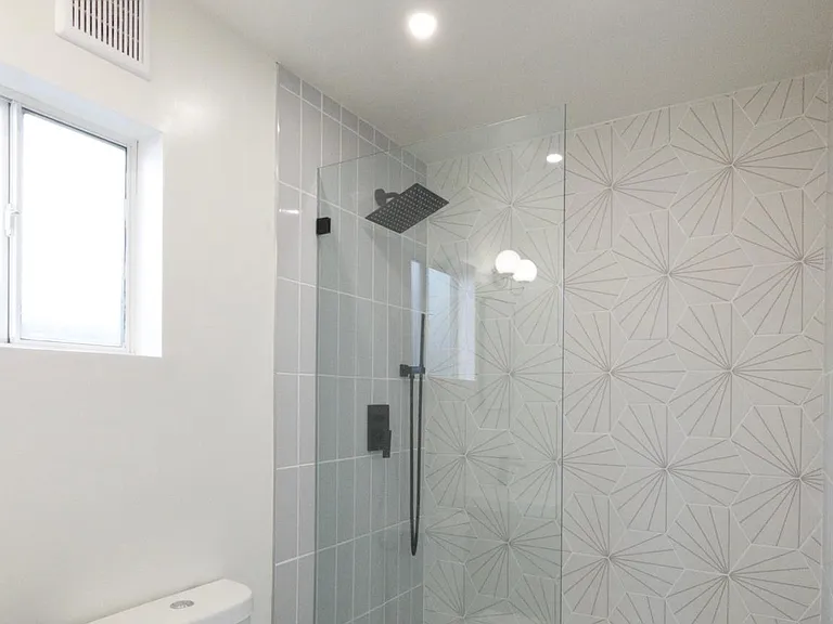 925 Esperanza St — Photo 4