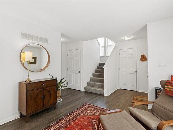 5th image of 1741 Holly St W