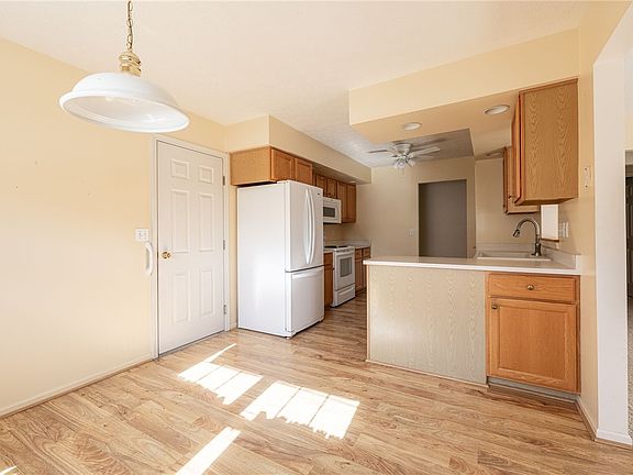 5th image of 206 Twin Pines Ct