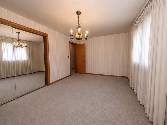 4th image of 719 Locust St