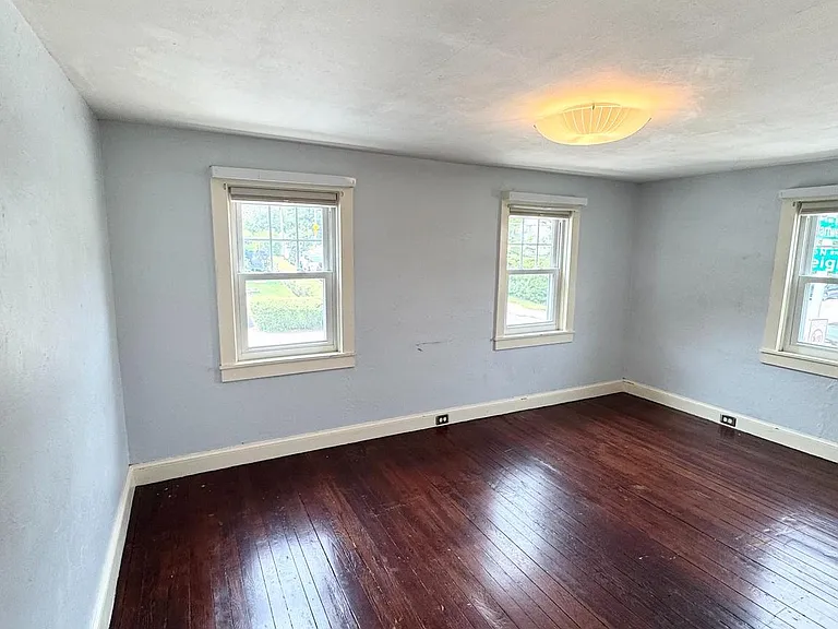 150 E Hartwell Ln — Photo 15