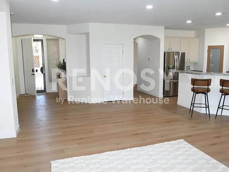 10413 W Roanoke Ave — Photo 4