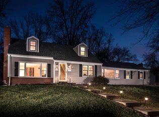 946 Woodgate Dr, Saint Louis, MO
