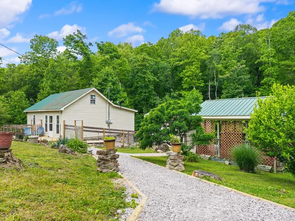 2585 Hazel Patch Rd, East Bernstadt, KY 40729