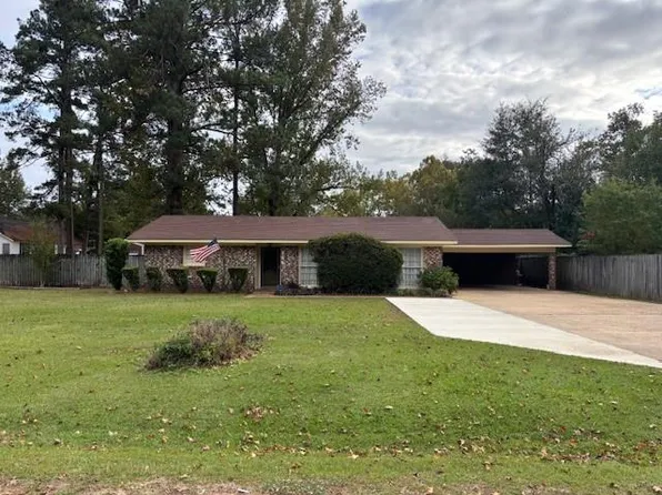 906 E Oak St, Winnfield, LA 71483