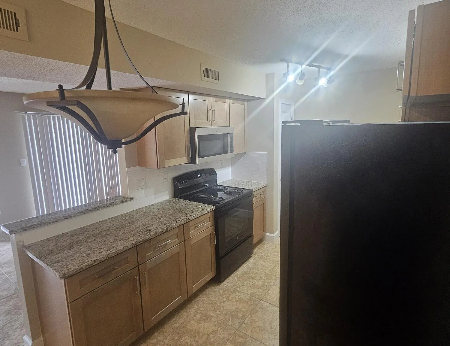 1 bed, 1.0 bath, 630 sqft, $1,150 — Photo 3