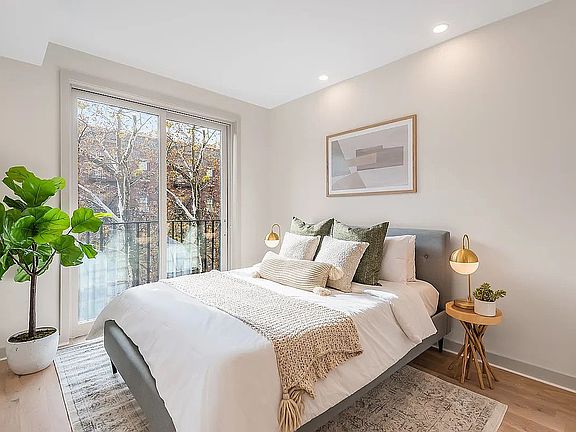 4th image of 1015 President St #3A