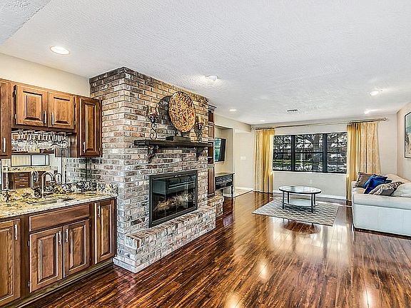5th image of 113 Antigua Dr