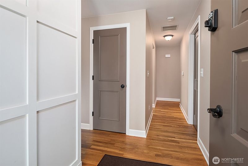 3rd image of 1825 Camas Avenue NE