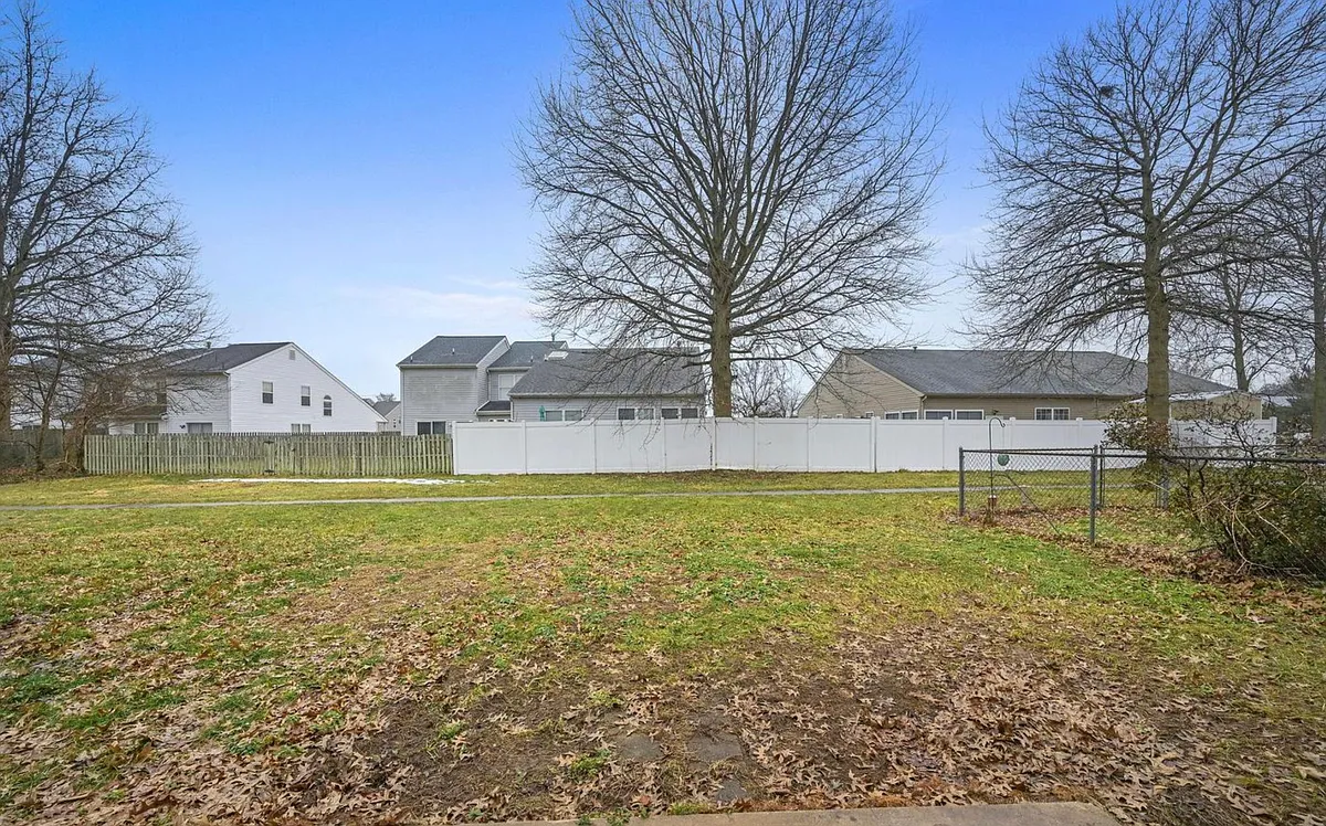 Building Photo - 114 Thames Dr