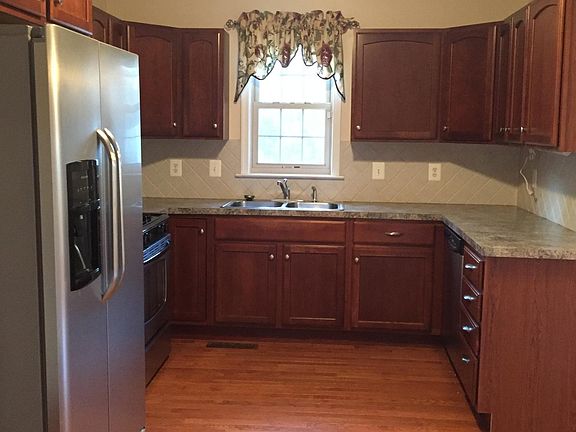 2nd image of 618D Oakwood Ave