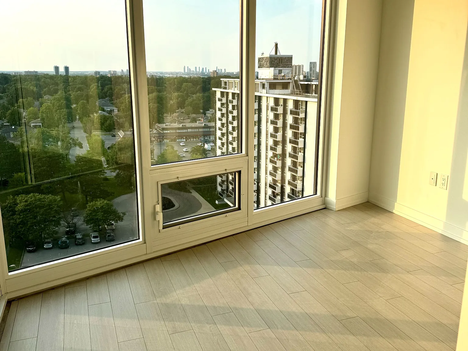Notting Hill Condominiums — Photo 4