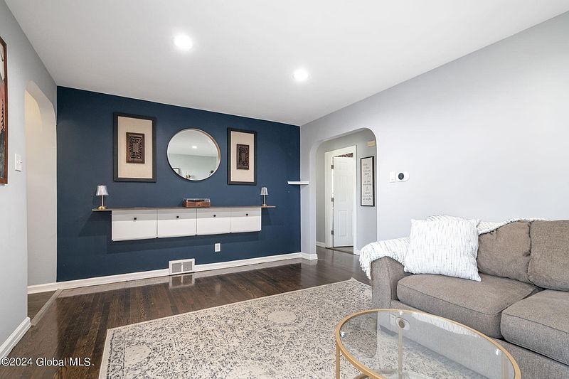 5th image of 328 Sullivan Road