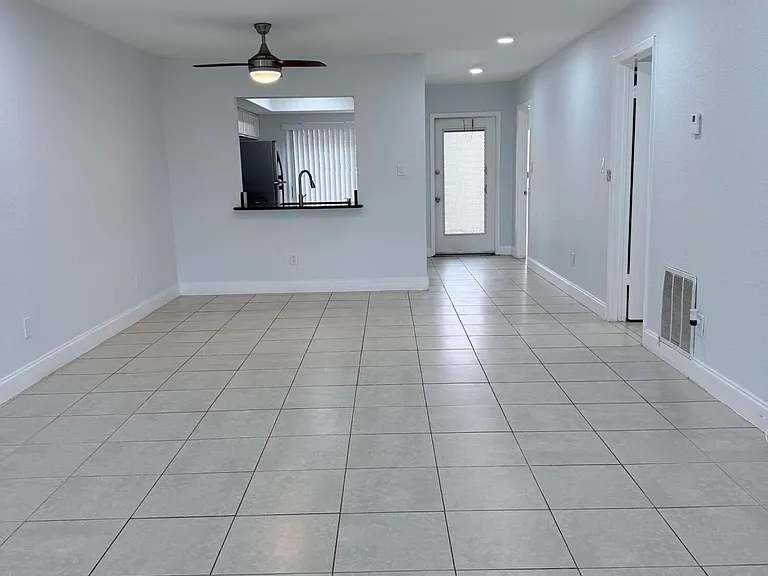 9640 NW 65th St #D10 — Photo 6