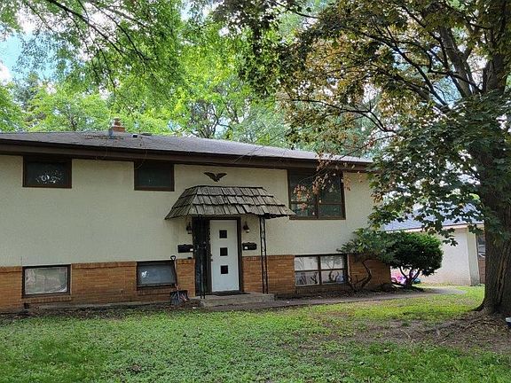 5th image of 1738 Hawthorne Ave E
