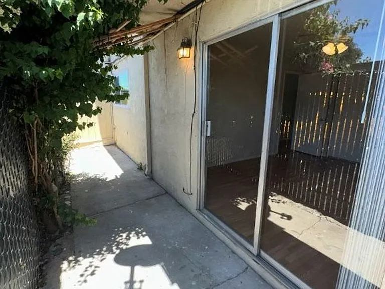 586 Berry Ave — Photo 10
