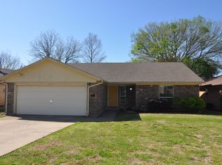 616 Mountain Laurel Ln, Bedford, TX 76021