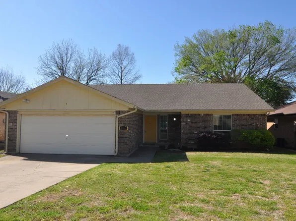 616 Mountain Laurel Ln, Bedford, TX 76021