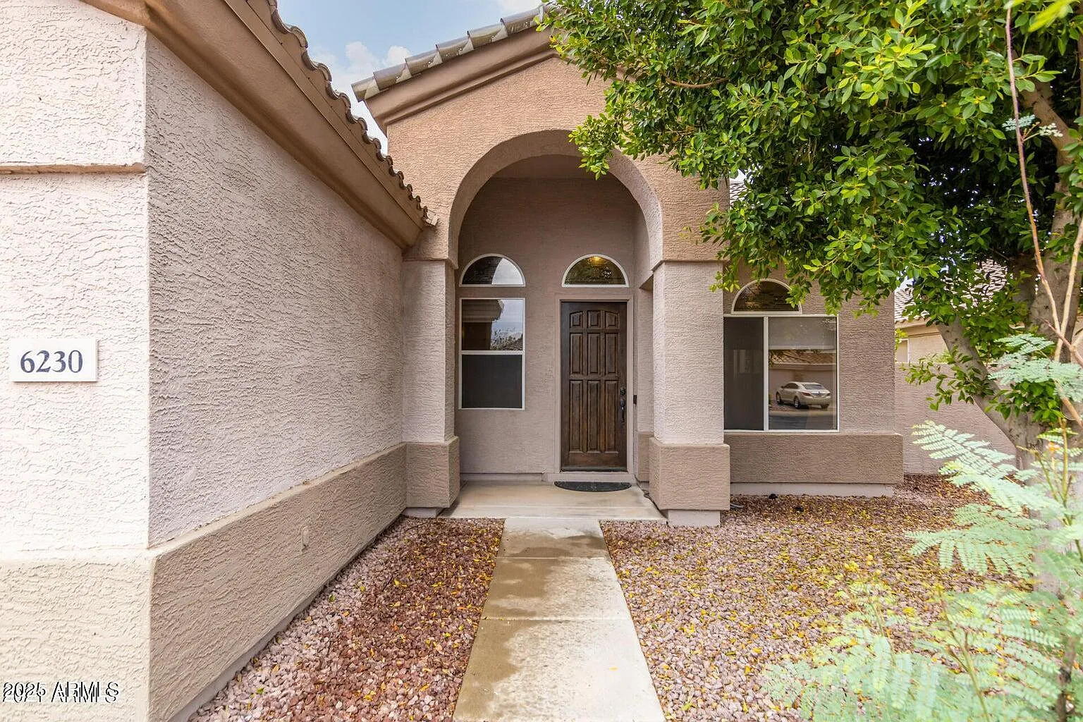 3 bed, 2.0 bath, 1515 sqft, $2,450 — Photo 2