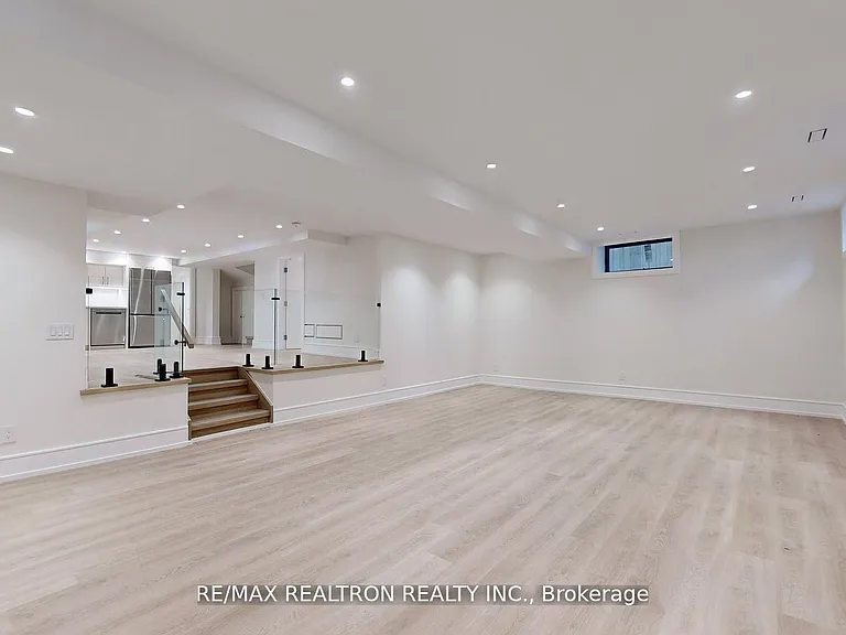 84 Murray Dr — Photo 34