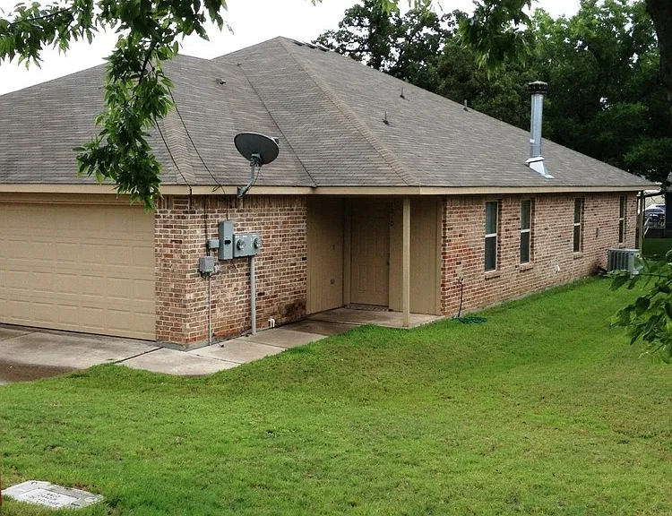 1006 Jameson St — Photo 1