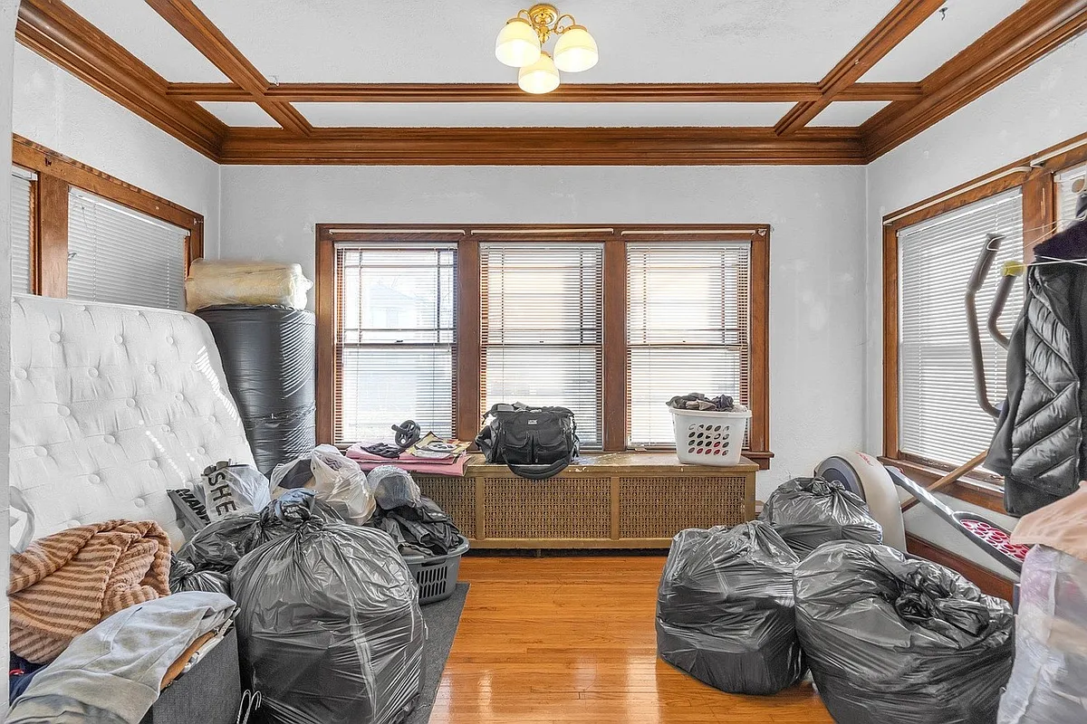 Building Photo - 532 E Chicago St #1