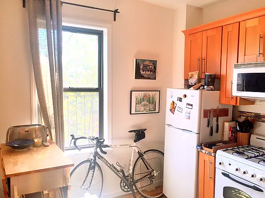 Rented by Rapid Realty Cobble Hill | media 34