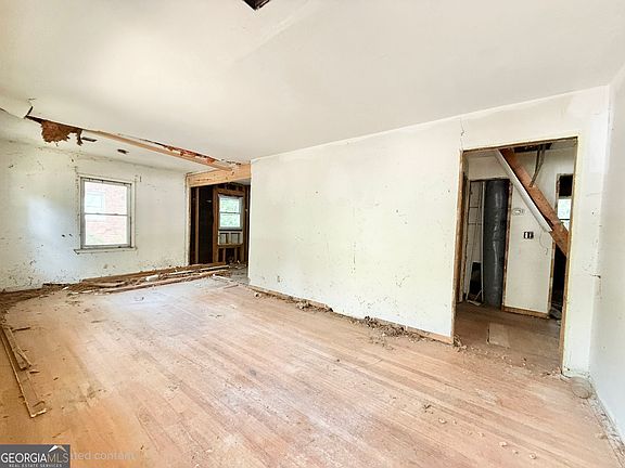 4th image of 1948 Oak Valley Rd
