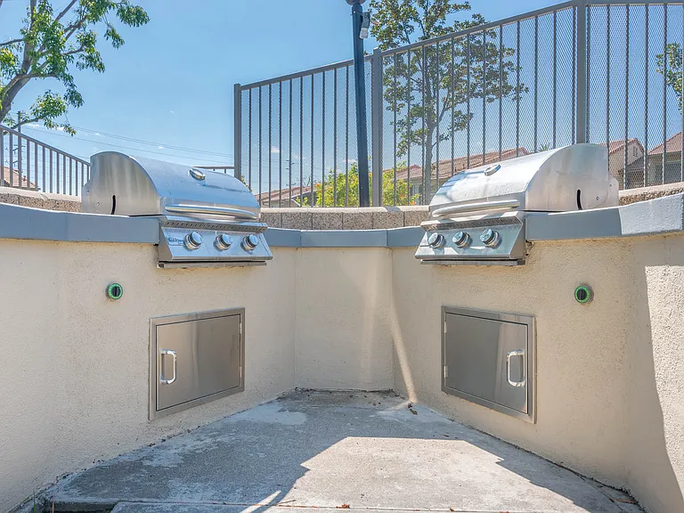 Sierra Vista Apartments — Photo 23